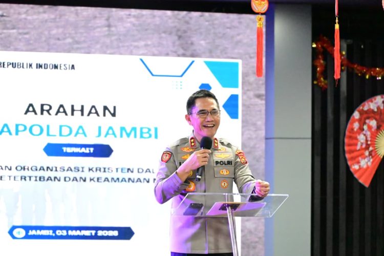 Kapolda Jambi Irjen Pol. Krisno H. Siregar memberikan arahan dalam Sidang Wilayah PGIW Jambi Tahun 2026 di GBI MHCC Paal Merah, Kota Jambi, Selasa (3/3/2026). (Dok. Nahar)