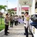 Wakapolda Jambi Brigjen Pol. B. Ali menyerahkan kendaraan dinas Pamapta kepada Polresta Jambi saat apel di Lapangan Hijau Mapolresta Jambi, Rabu (4/3/2026).(Dok. Nahar)