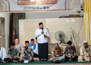 Kegiatan Safari Ramadhan yang digelar IKA PMII Kabupaten Tanjung Jabung Barat diisi dengan buka puasa bersama serta penyerahan santunan kepada anak yatim dan kaum duafa sebagai bentuk kepedulian sosial di bulan suci Ramadhan. (Dok. Latif)