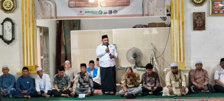 Kegiatan Safari Ramadhan yang digelar IKA PMII Kabupaten Tanjung Jabung Barat diisi dengan buka puasa bersama serta penyerahan santunan kepada anak yatim dan kaum duafa sebagai bentuk kepedulian sosial di bulan suci Ramadhan. (Dok. Latif)