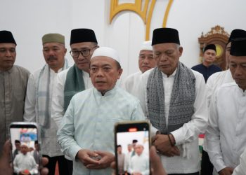 Gubernur Jambi Al Haris memberikan keterangan kepada awak media usai menghadiri kegiatan Safari Ramadhan Pemerintah Provinsi Jambi di Masjid Nurul Iman, Kecamatan Sungai Bungkal, Kota Sungai Penuh, Sabtu (7/3/2026) malam.(Dok, Erit)