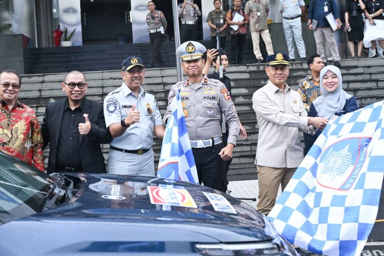 Direktur Utama Jasa Raharja Muhammad Awaluddin bersama jajaran Korlantas Polri dan Kementerian Perhubungan melepas Tim Ekspedisi Elshinta Mudik Lebaran 2026 di Gedung Korlantas Polri, Jakarta, Jumat (6/3/2026). (Dok. Humas JR Jambi)