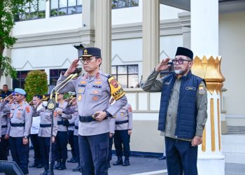 Kapolda Jambi Irjen Pol K. H. Siregar memimpin Apel Gelar Pasukan Operasi Ketupat 2026 di Mapolda Jambi, Kamis (12/3/2026). (Dok. Nahar)