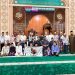 Wagub Abdullah Sani bersama jamaah dan komunitas Pejuang Subuh berfoto bersama usai pelaksanaan Qiyamul Lail dan shalat Subuh berjamaah di Masjid Miftahurrahmah, Minggu (15/3/2026) (Dok. Erit)