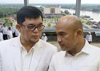 Wakil Ketua I DPRD Provinsi Jambi Ivan Wirata berdialog dengan Bupati Kabupaten Bungo Dedy Putra (Dok. Humas)