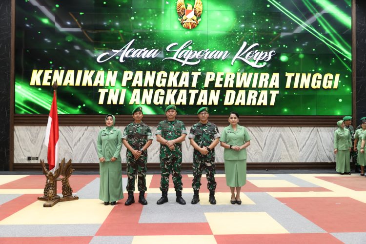 Kasad Jenderal TNI Maruli Simanjuntak (tengah) bersama para perwira tinggi TNI AD usai memimpin laporan korps kenaikan pangkat di Aula G.P.H. Djati Kusumo, Mabesad, Jakarta, Senin (17/3/2026).(Dok. (Penrem 042/Gapu)