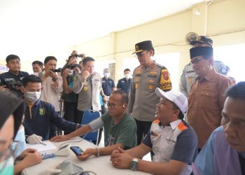 Kapolda Jambi Irjen Pol. Krisno H. Siregar meninjau pemeriksaan kesehatan pemudik dalam program Mudik Presisi di Terminal Alam Barajo, Kota Jambi, Rabu (18/3/2026) (Dok. Nahar)