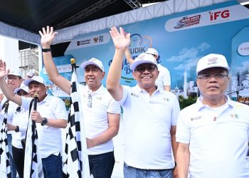 Pimpinan IFG bersama perwakilan BUMN melepas peserta program Mudik Nyaman Bersama IFG Group 2026 di Stadion Akuatik Gelora Bung Karno, Jakarta, Rabu (18/3/2026). (Dok. Humas JR Jambi)