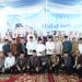 Gubernur Jambi Al Haris berfoto bersama bupati dan wali kota wilayah barat Provinsi Jambi serta jajaran pejabat daerah dalam kegiatan halal bihalal dan open house di kediaman pribadinya di Bangko, Kabupaten Merangin, Senin (23/3/2026). (Dok. Erit- Kominfo)