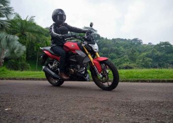 Ilustrasi Pengendara sepeda motor melintas di jalan raya saat arus balik Lebaran. (Dok, Sinsen)