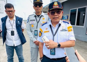 Kepala BPTD Wilayah Jambi Benny Nurdin saat meninjau langsung arus balik Lebaran 2026 di kawasan pelabuhan Kuala Tungkal,(Dok. Daus)