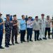 Bupati Tanjung Jabung Barat Anwar Sadat bersama unsur Forkopimda dan instansi terkait saat melepas keberangkatan penumpang arus balik Lebaran gratis tujuan Batam di Pelabuhan Marina Kuala Tungkal, Kamis (26/3/2026). (Dok. Daus)