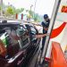 Petugas melayani kendaraan di gerbang tol Jalan Tol Trans Sumatera saat arus balik Lebaran 2026, Kamis (26/3/2026). (Dok Humas HK)