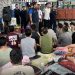 Kalapas Kelas IIA Jambi Syahroni Ali memberikan arahan kepada warga binaan saat melakukan penelusuran dan penanganan menyeluruh terkait dugaan video narapidana menggunakan narkotika yang beredar di media sosial, Jumat (27/3/2026). (Dok. Humas)
