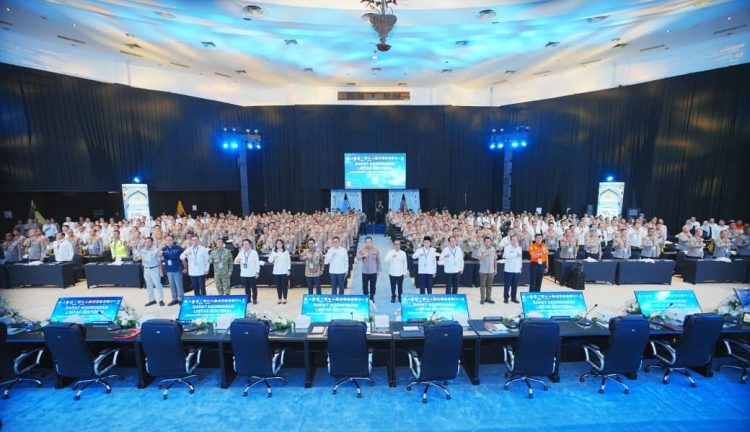 Kapolri Jenderal Listyo Sigit Prabowo memimpin rapat koordinasi (rakor) lintas sektoral dalam rangka pengamanan dan pelayanan arus mudik dan balik Lebaran 2026, Senin (2/3/2026). (Dok/yl)