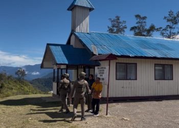 Personel Satgas Ops Damai Cartenz 2026 melaksanakan patroli dan pengamanan ibadah di Kampung Gigobak, Distrik Sinak. (foto:Yl)