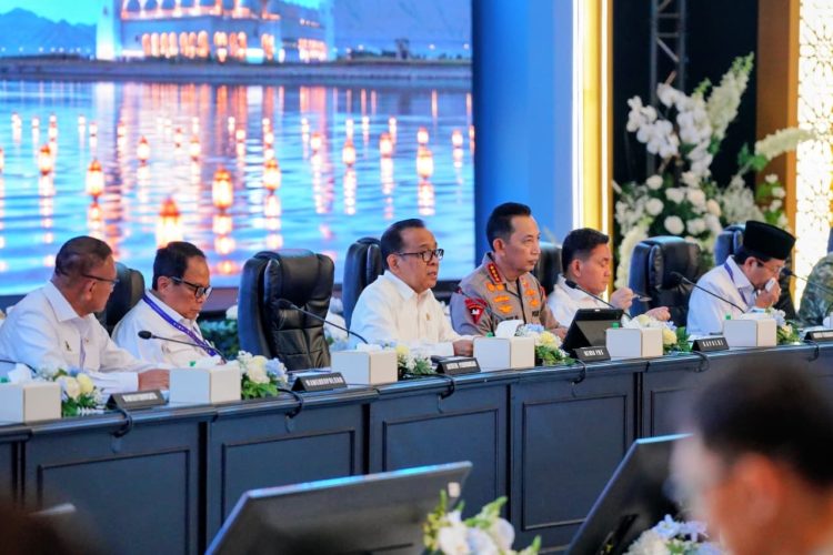 Kapolri Jenderal Listyo Sigit Prabowo memimpin rapat koordinasi lintas sektoral, Senin (2/3/2026). (Dok/yl)