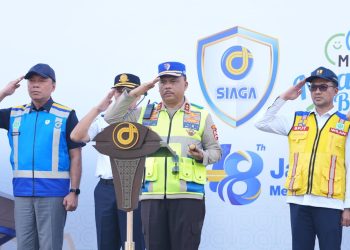 Kepala Korps Lalu Lintas (Kakorlantas) Polri Irjen Pol Drs. Agus Suryonugroho, S.H., M.Hum., menghadiri Apel Terpadu Jasa Marga Siaga Operasional Libur Hari Raya Idul Fitri 1447 H/2026 di TMII, Selasa (10/3). (Foto:Yl)