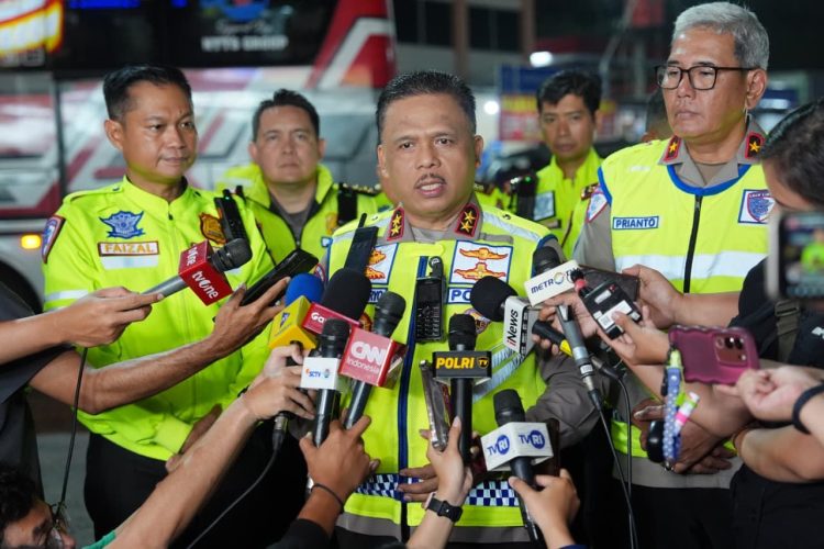 Kakorlantas Polri, Agus Suryonugroho, saat konferensi pers, Selasa (7/4/2026). (Foto:yola)