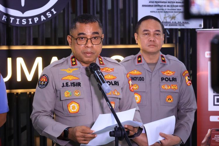 Kadivhumas Polri, Johnny Eddizon Isir. (Foto:ist)