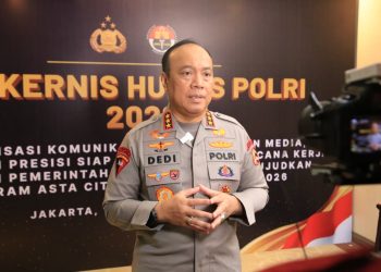 Wakapolri Komjen. Pol Dedi Prasetyo memberikan pengarahan dalam kegiatan Rakernis Humas Polri 2026 di Jakarta, Rabu (15/4/2026). (Foto:yola)