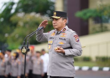 Kapolda Riau, Irjen Herry Heryawan pimpin apel pagi, Selasa (14/4/2026). (Foto:yola)