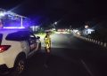 Anggota Satlantas Polres Bengkulu Selatan saat melakukan Patrol di titik rawan, Senin malam (6/4/2026). (Dok. Yola)