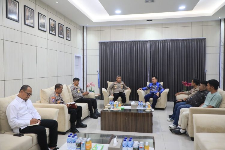 Kapolda Bengkulu Irjen Pol Mardiyono menerima audiensi Jaringan Media Siber Indonesia (JMSI) Provinsi Bengkulu di ruang tamu Kapolda, Senin (6/4/2026). (Dok. Yola)