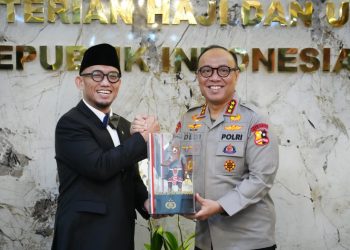 Menteri Haji dan Umrah Dahnil Anzar Simanjuntak dengan Wakapolri Dedi Prasetyo di Jakarta, Kamis (9/4/2026). (Foto:Yola)
