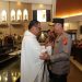 Kapolda Sumatera Selatan Irjen Pol Sandi Nugroho menyapa dan berjabat tangan dengan romo usai misa Paskah di Gereja Santo Yoseph Palembang, (Dok  Humas)
