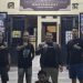 Jajaran Polsek Maro Sebo menunjukkan tersangka DPO yang berhasil ditangkap usai melarikan diri dari rutan (Dok. Humas)