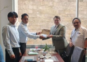 Perwakilan Yayasan Roemah Kelapa Indonesia bersama peneliti asal Eropa saat melakukan pertemuan terkait pengembangan potensi kelapa di Kabupaten Tanjung Jabung Timur (Dok. Daus)