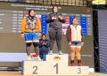 Atlet angkat besi Jambi, Juliana Klarisa (tengah), berdiri di podium juara usai meraih medali emas pada Kejuaraan Nasional Angkat Besi 2026 di Bandung, Jawa Barat. (Dok. Humas)