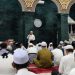 Gubernur Jambi Al Haris menyampaikan tausiah saat kegiatan Safari Subuh di Masjid Ar-Raudhah, Telanaipura, Kota Jambi, Jumat (3/4/2026) (Dok. Stepanus)