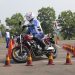 Seorang peserta mengikuti pelatihan safety riding yang digelar PT Sinar Sentosa Primatama (Sinsen) di lintasan Sinsen Safety Riding Center, Jambi. (Dok. Stepanus)