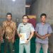 Petugas Jasa Raharja Wilayah Jambi menyerahkan santunan kepada ahli waris korban kecelakaan lalu lintas di Jalan Lingkar Selatan II, Kota Jambi, Minggu (5/4/2026) (Dok. Humas JR Jamb)