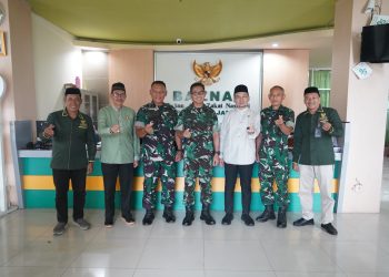Danrem 042/Gapu Brigjen TNI Nyamin (tengah) bersama pimpinan BAZNAS Provinsi Jambi saat kunjungan di Kantor BAZNAS, Selasa (7/4/2026). (Dok. Nahar)