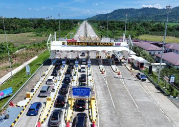 Gerbang Tol Padang–Sicincin di Sumatra Barat dipadati kendaraan saat libur panjang Paskah 2026. (Dok. Humas HK)