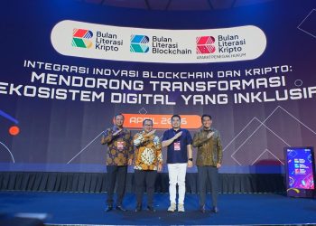 Poto bersama Kepala Eksekutif Pengawas Inovasi Teknologi Sektor Keuangan, Aset Keuangan Digital, dan Aset Kripto OJK, Adi Budiarso, bersama Asosiasi Blockchain Indonesia usai Acara BLK)2026 di Jakarta, Selasa (7/4/2026). (Dok. Humas OJK Jambi)