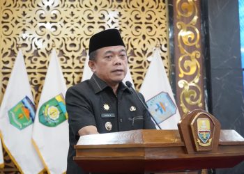 Gubernur Jambi Al Haris menyampaikan arahan dalam Rapat Koordinasi Daerah Program Bangga Kencana Tahun 2026 di Ruang Pola Kantor Gubernur Jambi, Rabu (8/4/2026). (Stepanus)