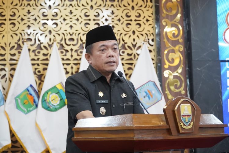 Gubernur Jambi Al Haris menyampaikan arahan dalam Rapat Koordinasi Daerah Program Bangga Kencana Tahun 2026 di Ruang Pola Kantor Gubernur Jambi, Rabu (8/4/2026). (Stepanus)