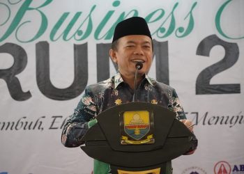 Gubernur Jambi Al Haris saat membuka Jambi Business Matching Forum 2026 yang mempertemukan pelaku UMKM dengan BUMN dan mitra usaha di Swiss-Belhotel Jambi, Kamis (9/4/2026). (Dok. Stepanus)