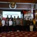Gubernur Jambi Al Haris bersama jajaran dan Tim Kunjungan Kerja Komisi VIII DPR RI usai pertemuan terkait pengawasan persiapan penyelenggaraan ibadah haji 2026 di Auditorium Rumah Dinas Gubernur Jambi, Kamis (9/4/2026). (Dok. Stepanus)