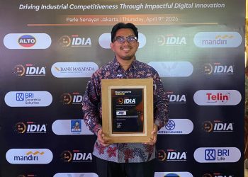 Perwakilan JNE menerima penghargaan “The Most Innovative Digitalization of Logistics and Courier Service 2026” pada ajang Indonesia Digital Innovation Awards (IDIA) 2026 di Jakarta, Kamis (9/4/2026). (Dok, Humas_)