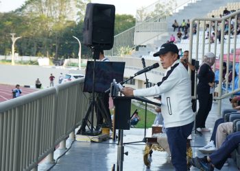 Gubernur Jambi memberikan sambutan saat pembukaan Liga 4 Provinsi Jambi 2026 di Stadion Swarnabhumi, Jumat (10/4/2026) (Dok. Erit)