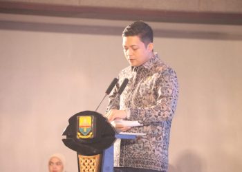 Ketua DPRD Provinsi Jambi M. Hafiz Fattah menyampaikan sambutan dalam kegiatan organisasi kepemudaan di Swiss-Belhotel Jambi, Jumat (10/4/2026) (Dok. Stepanus)