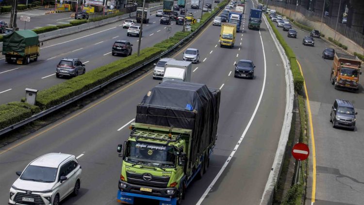Sejumlah kendaraan melintas di jalan tol di Jakarta, Senin (13/4/2026). (Dok. Humas)