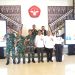 Danrem 042/Gapu Brigjen TNI Nyamin bersama jajaran Korem dan pimpinan Universitas Jambi berfoto bersama usai pertemuan di Kantor Rektor Unja, Senin (13/4/2026) (Dok. Naha