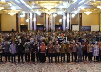 Pimpinan Otoritas Jasa Keuangan (OJK) bersama jajaran dalam kegiatan PPDP Regulatory Dissemination Day 2026 di Jakarta, Senin (2026) (Dok. Humas OJK)