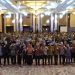 Pimpinan Otoritas Jasa Keuangan (OJK) bersama jajaran dalam kegiatan PPDP Regulatory Dissemination Day 2026 di Jakarta, Senin (2026) (Dok. Humas OJK)